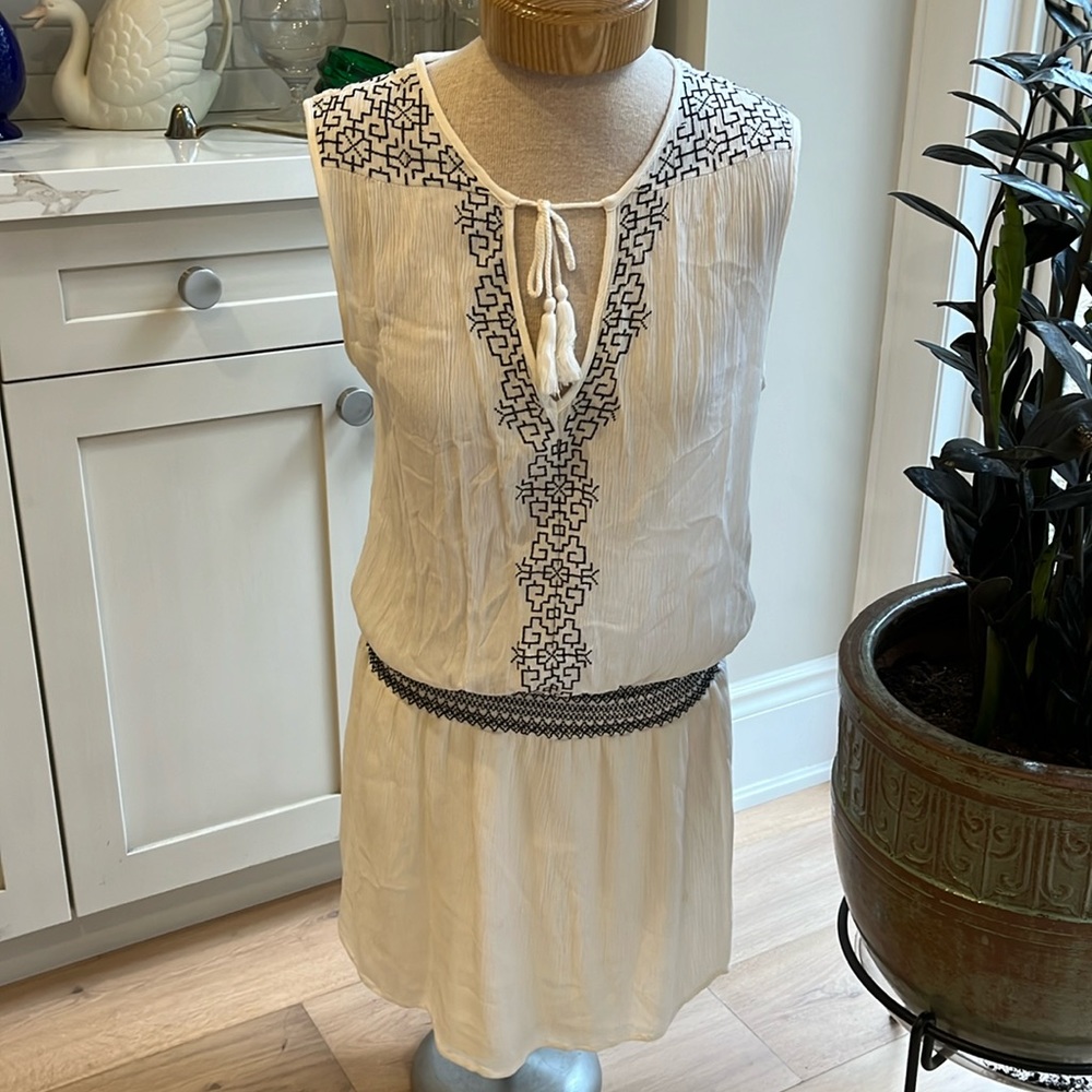 EUC Lovestitch sleeveless crepe finish dress